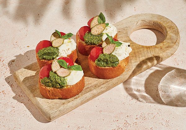 Բրուսկետա Պեստոյով և Ստրաչատելլայով