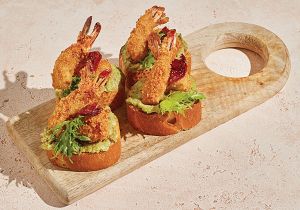 Բրուսկետա Ավոկադոյով և Ծովախեցգետնով