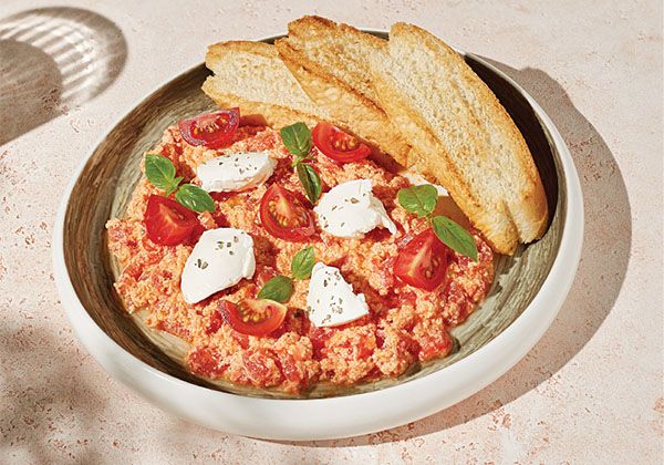 Ձվածեղ Լոլիկով եվ Սերուցքաին Պանրով 